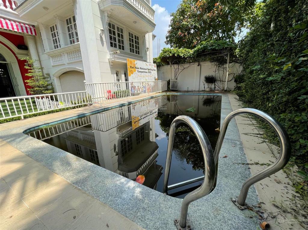 Bán biệt thự cũ 370m2 (14x29) hồ bơi sân vườn chỉ 61 tỷ. mặt đường nguyễn văn hưởng, thảo điền