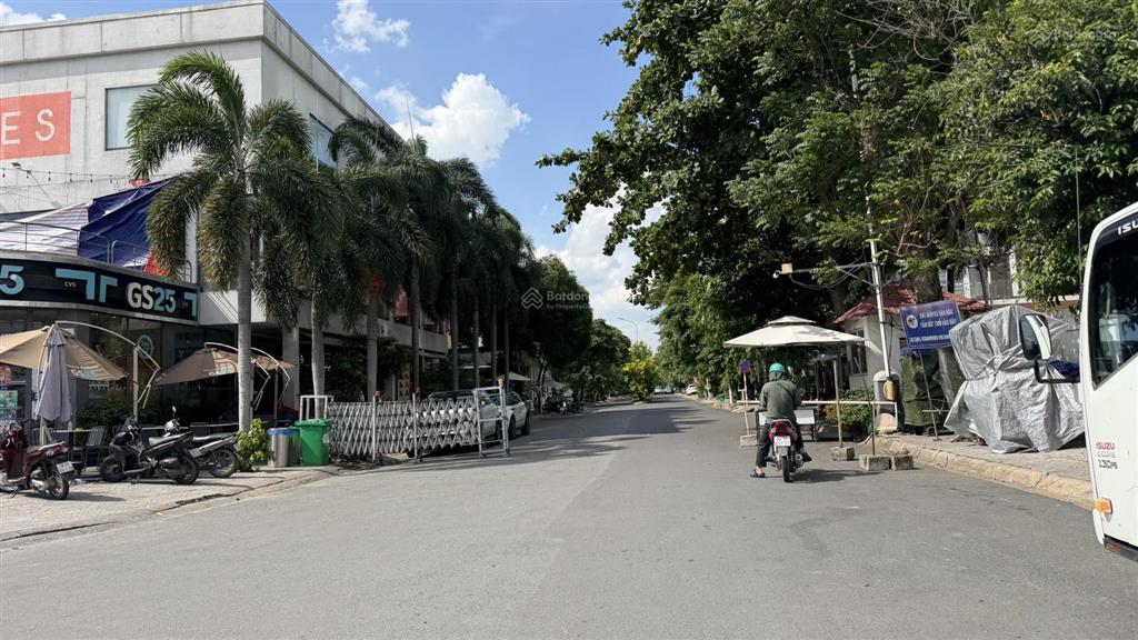 Giảm nhẹ 44 tỷ. bán nhanh lô đất tặng nhà góc sân vườn 3 tầng 860m2. đường thảo điền quận 2.