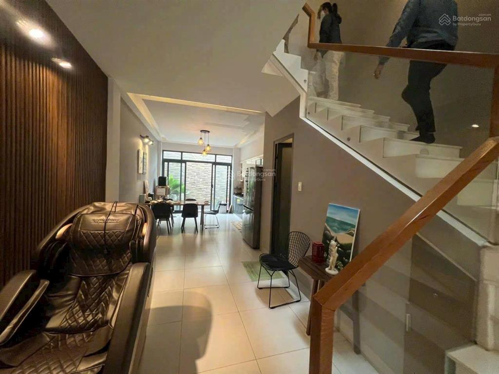 Bán nhà 5 tầng 80m2 (4x20) đầy đủ nội thất cao cấp chỉ 18.6 tỷ. đường cao đức lân quận 2. siêu đẹp.