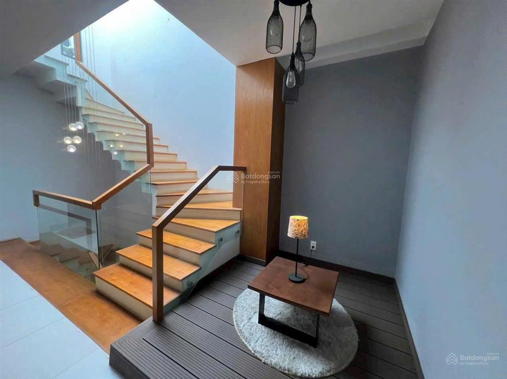 Bán nhà 5 tầng 80m2 (4x20) đầy đủ nội thất cao cấp chỉ 18.6 tỷ. đường cao đức lân quận 2. siêu đẹp.