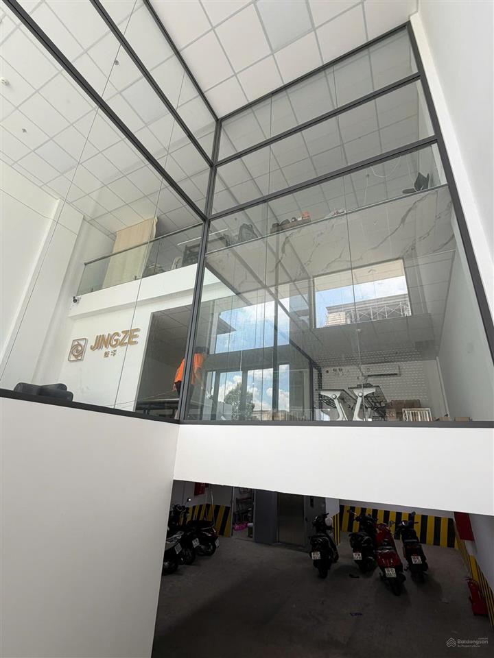Chuyển nhượng toà nhà vp 8 tầng 1000m2 sàn giá 89 tỷ. mt đường tạ hiện, phường thạnh mỹ lợi quận 2.