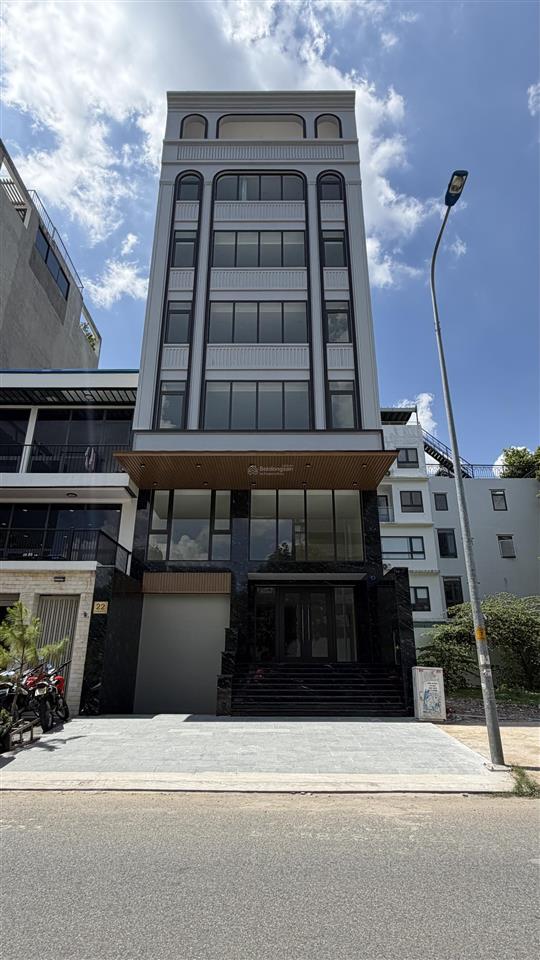 Chuyển nhượng toà nhà vp 8 tầng 1000m2 sàn giá 89 tỷ. mt đường tạ hiện, phường thạnh mỹ lợi quận 2.