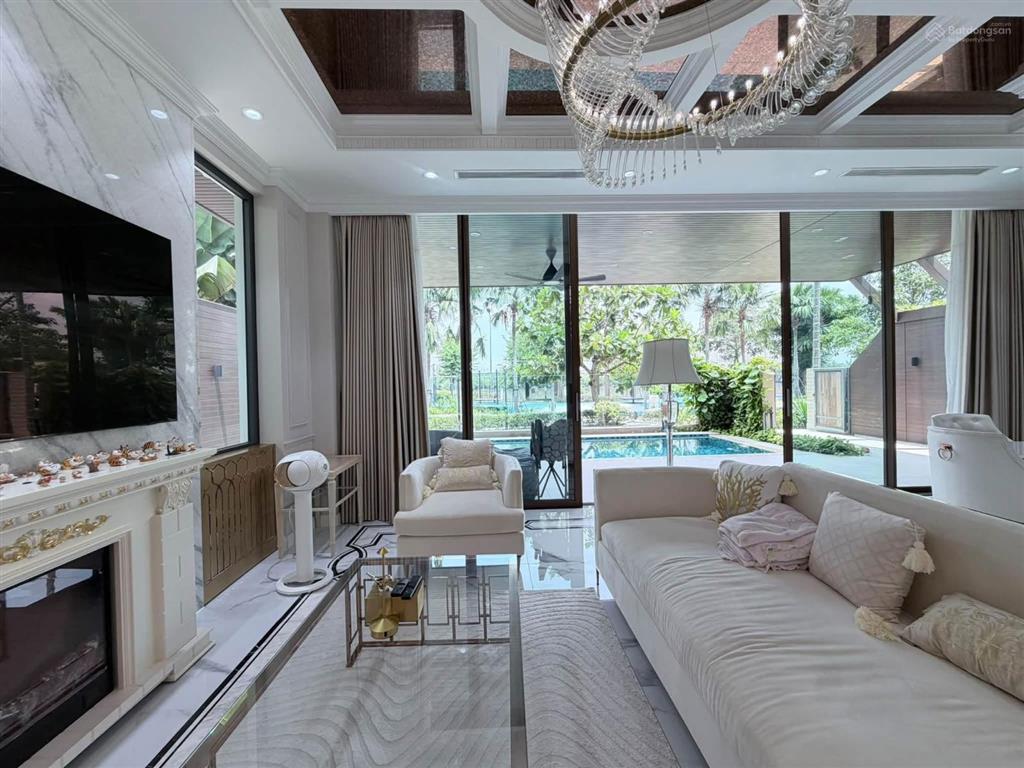 Bán căn nhà hồ bơi sân vườn cao cấp thảo điền 360m2 (14x26m) 4 tầng 62 tỷ. đường quốc hương quận 2