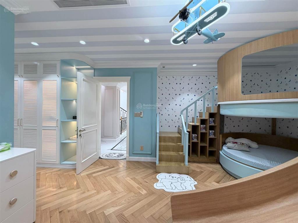 Bán căn nhà hồ bơi sân vườn cao cấp thảo điền 360m2 (14x26m) 4 tầng 62 tỷ. đường quốc hương quận 2