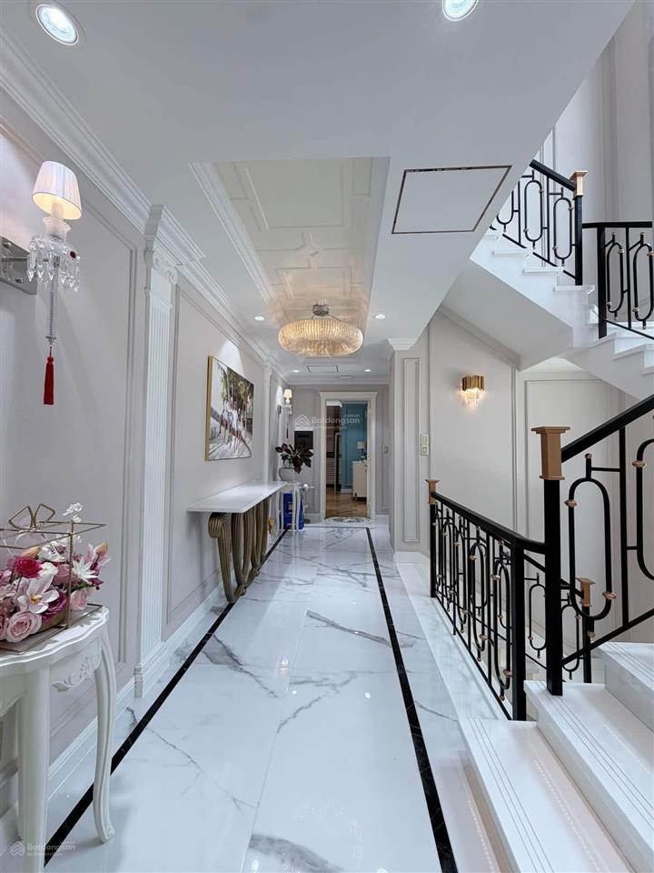 Bán căn nhà hồ bơi sân vườn cao cấp thảo điền 360m2 (14x26m) 4 tầng 62 tỷ. đường quốc hương quận 2
