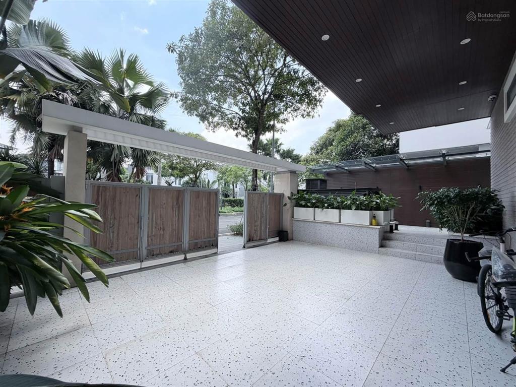 Bán căn nhà hồ bơi sân vườn cao cấp thảo điền 360m2 (14x26m) 4 tầng 62 tỷ. đường quốc hương quận 2