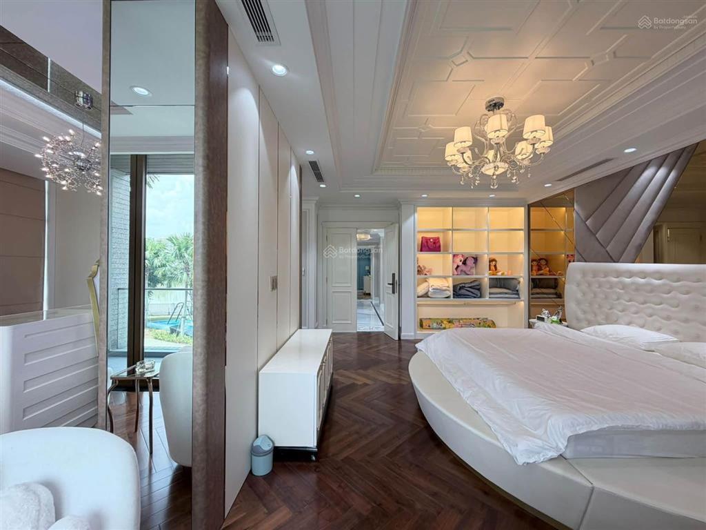 Bán căn nhà hồ bơi sân vườn cao cấp thảo điền 360m2 (14x26m) 4 tầng 62 tỷ. đường quốc hương quận 2