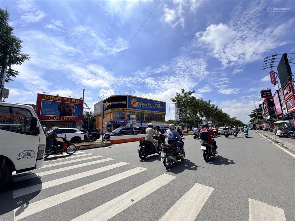 Bán tòa nhà 5 tầng dt cn 6x18m giá 52 tỷ. đang có hđt 120tr/tháng. chủ cần bán giảm mạnh.