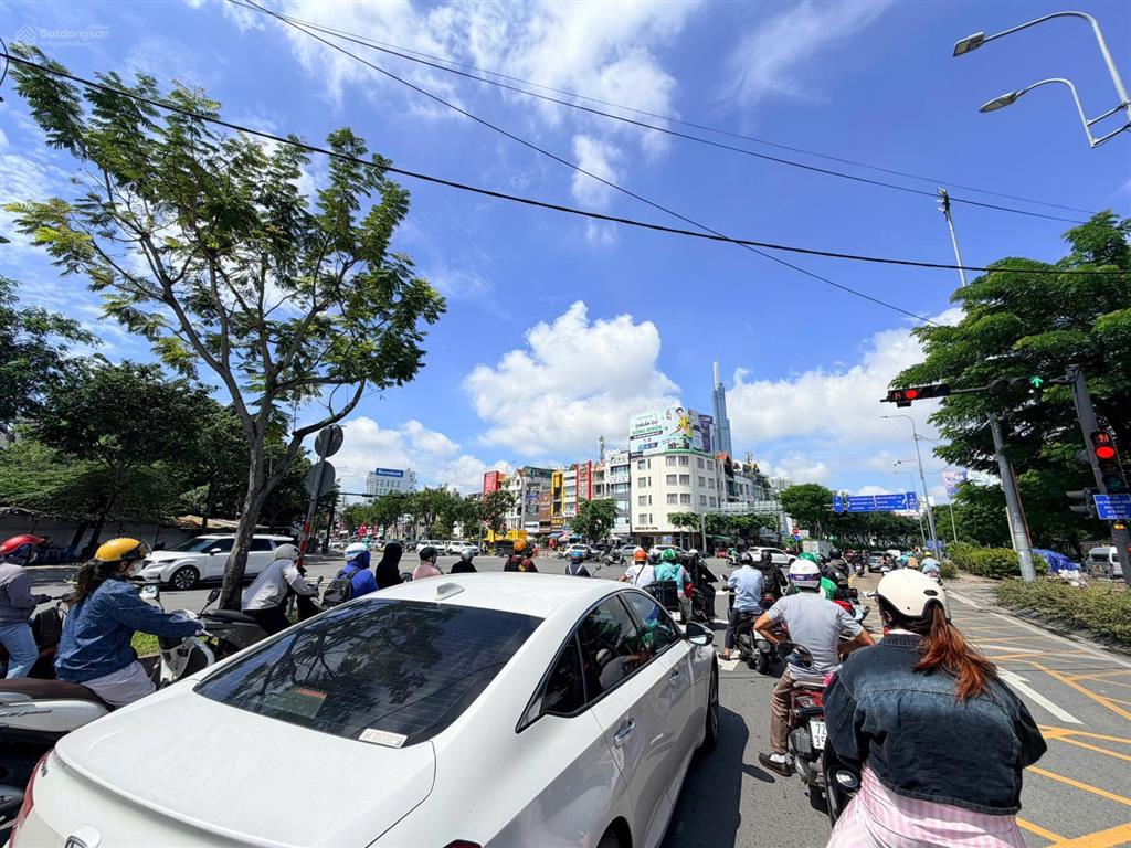 Bán tòa nhà 5 tầng dt cn 6x18m giá 52 tỷ. đang có hđt 120tr/tháng. chủ cần bán giảm mạnh.