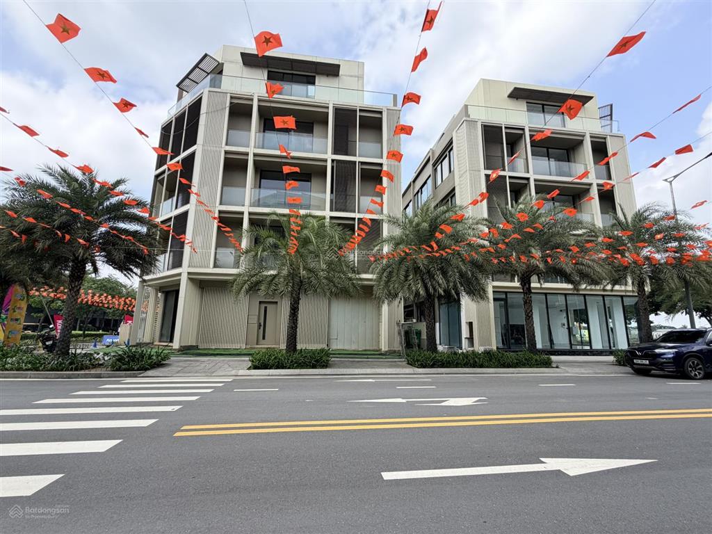 Cắt lỗ 18 tỷ nhà phố 5 tầng phân khu soho global city. trục chính 20m kết nối thẳng khu điều hành
