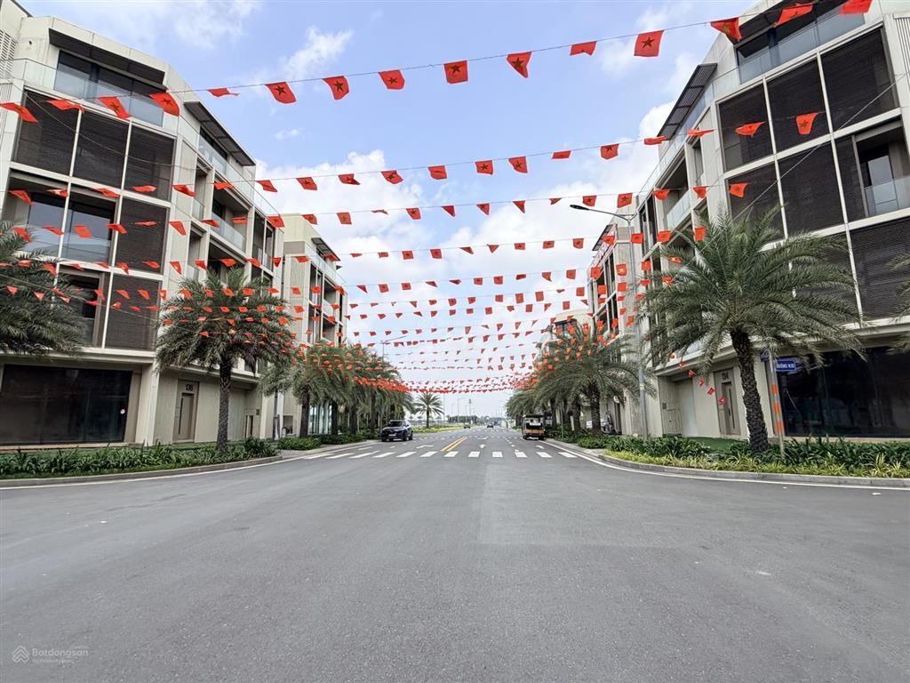 Cắt lỗ 18 tỷ nhà phố 5 tầng phân khu soho global city. trục chính 20m kết nối thẳng khu điều hành