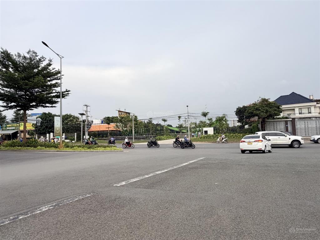 Giảm mạnh 17 tỷ từ giá mua 46 tỷ. bán nhà phố phân khu soho của kđt global city. 5 tầng full nt