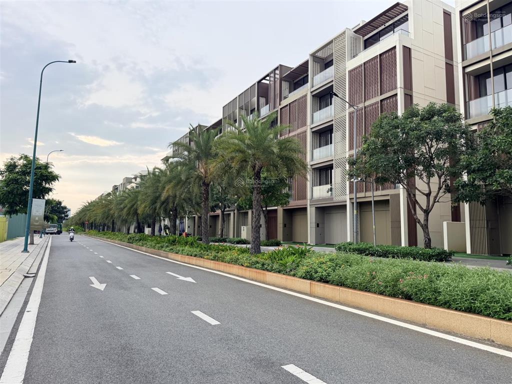 Giảm mạnh 17 tỷ từ giá mua 46 tỷ. bán nhà phố phân khu soho của kđt global city. 5 tầng full nt