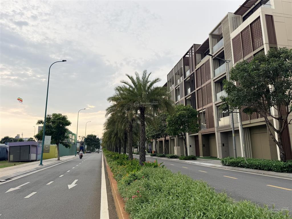 Giảm mạnh 17 tỷ từ giá mua 46 tỷ. bán nhà phố phân khu soho của kđt global city. 5 tầng full nt