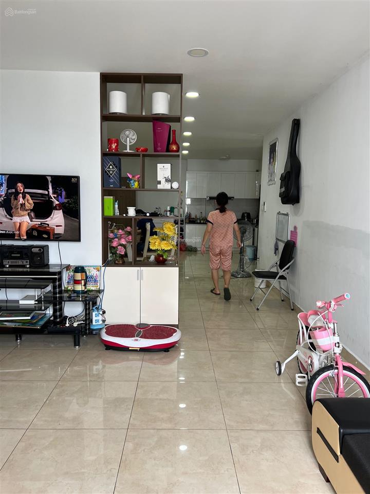 Bán 2 phòng ngủ lầu cao view sông full nội thất cao cấp