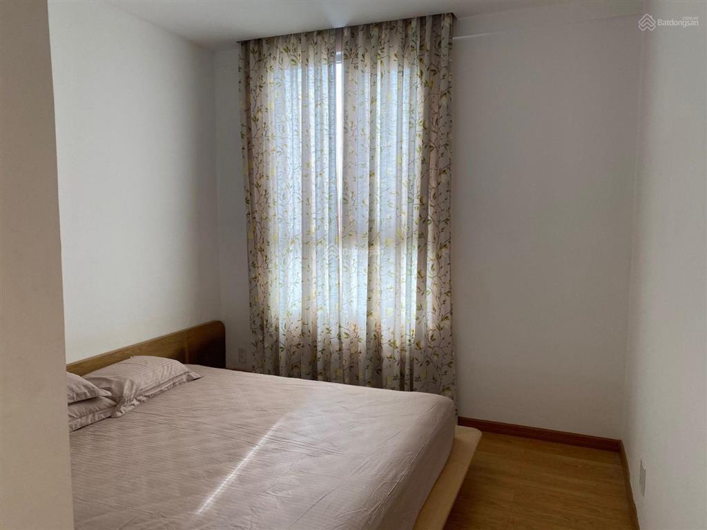 Bán 2 phòng ngủ lầu cao view sông full nội thất cao cấp