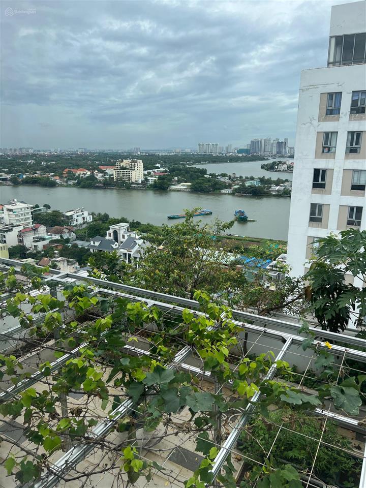 Bán 2 phòng ngủ lầu cao view sông full nội thất cao cấp