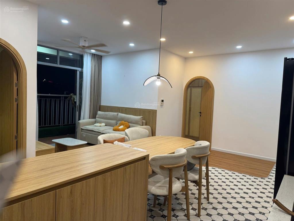 Tôi chính chủ muốn bán 2 phòng ngủ view sông lầu trung nhà đẹp giữ gìn