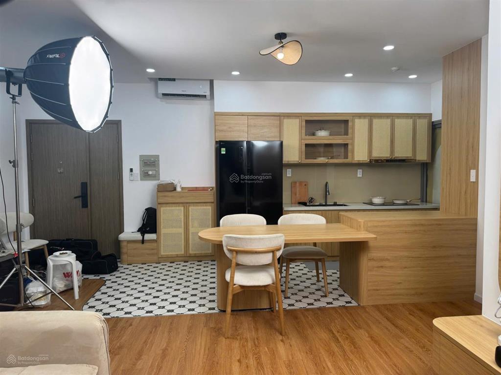 Tôi chính chủ muốn bán 2 phòng ngủ view sông lầu trung nhà đẹp giữ gìn