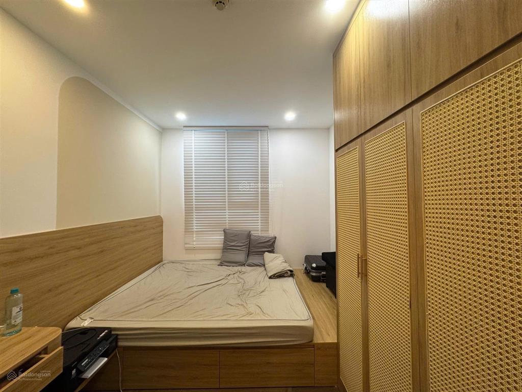 Tôi chính chủ muốn bán 2 phòng ngủ view sông lầu trung nhà đẹp giữ gìn