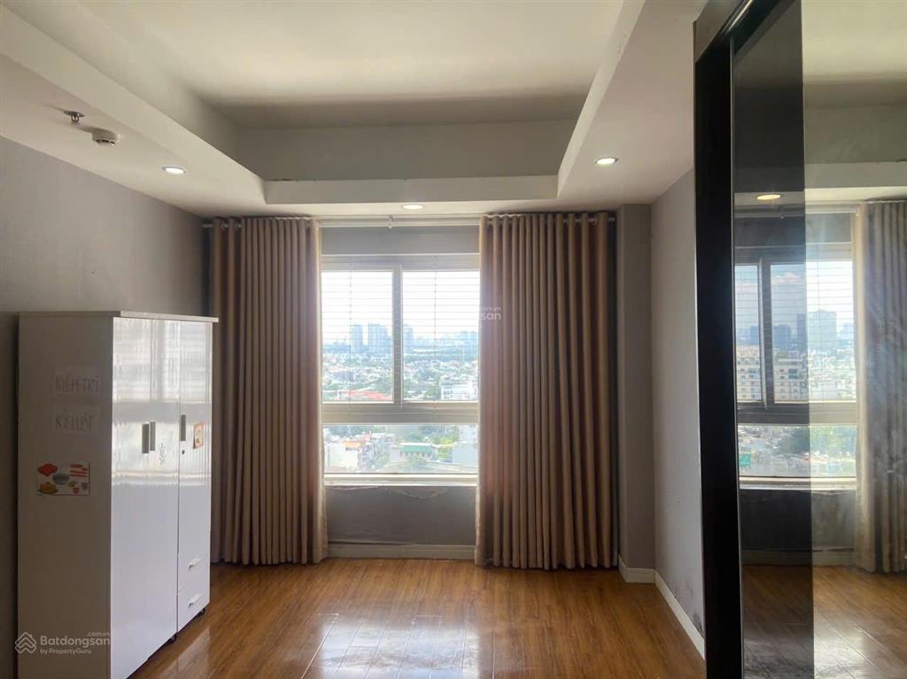 Bán căn hộ homyland 2 ngay mặt tiền
nguyễn duy trinh 82m2 căn góc
2pn2wc giá 4,5 tỷ  0915 698 ***