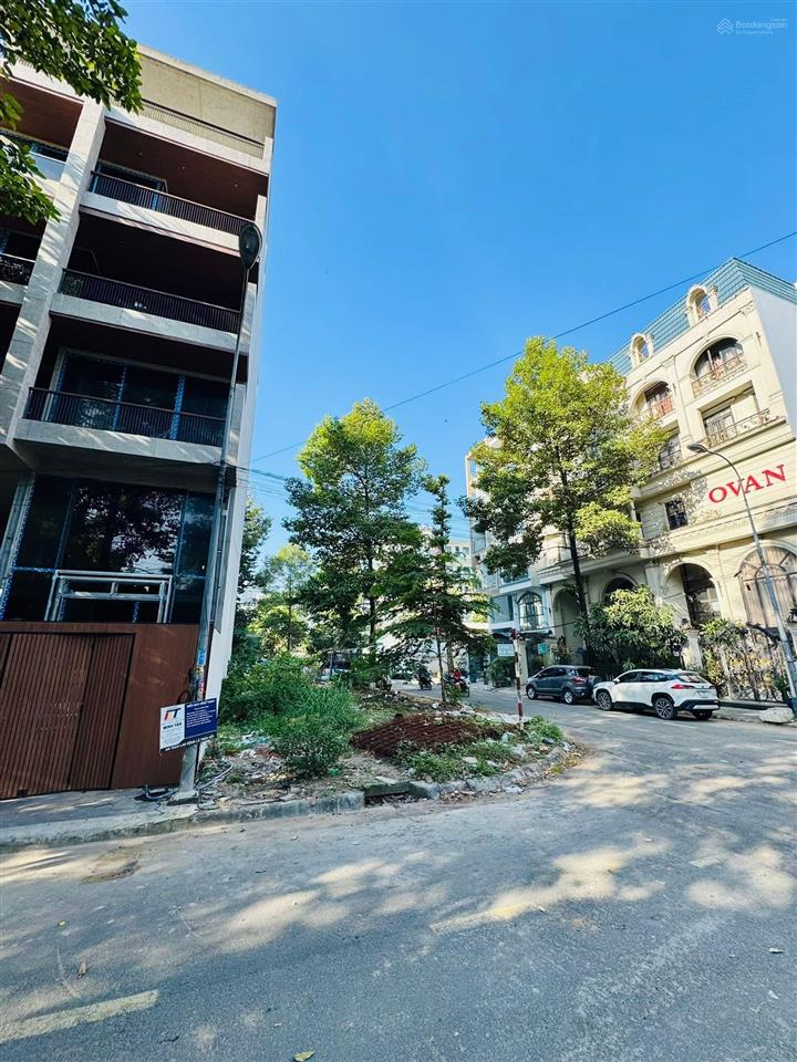 Bán nền lô góc huy hoàng lô a38 diện tích 142,5m giá 36xxxx tỷ, 0915 698 ***