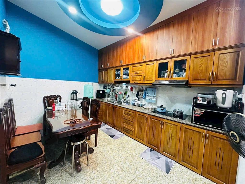 Bán nhà hẽm xe hơi phường bình trưng
tây.diện tích 50.1m 1 trệt 2 lầu giá 7.4 tỷ còn tl 0915 698 ***