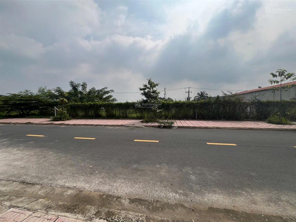 Bán đất 2 mặt tiền cây dầu, nhơn trạch, diện tích 203m2 ngang 5m giá 24,5 tr/m2,  0915 698 ***