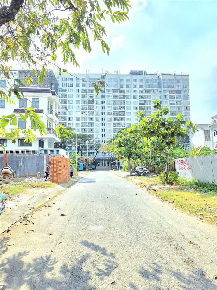 E chuyên bán đất nền đông thủ thiêm, duy nhất 2 lô có sổ diện tích 8x22m giá 105 tr/m  0915 698 ***