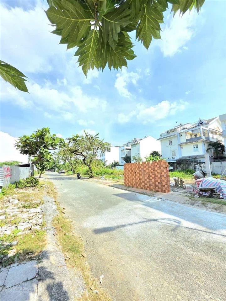 E chuyên bán đất nền đông thủ thiêm, duy nhất 2 lô có sổ diện tích 8x22m giá 105 tr/m  0915 698 ***