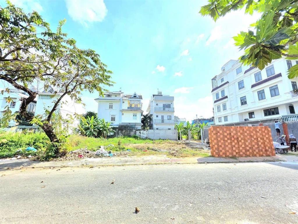 E chuyên bán đất nền đông thủ thiêm, duy nhất 2 lô có sổ diện tích 8x22m giá 105 tr/m  0915 698 ***