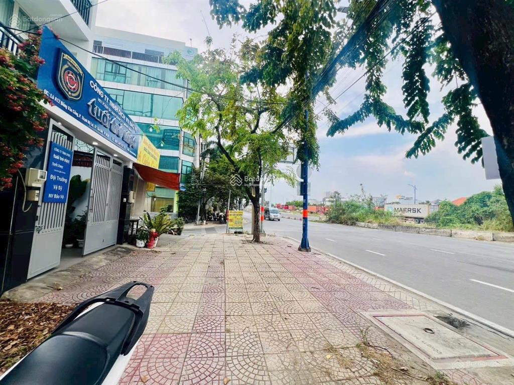 Bán đất mặt tiền đồng văn cống diện tích 98.9m ngang 4,5 m giá 16,3 tỷ  0915 698 ***