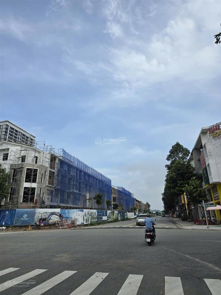 Chỉ cần 1,6 tỷ sở hữu shophouse 260m2 tại phố thương mại uni complex,p.bình dương,tp.hồ chí minh