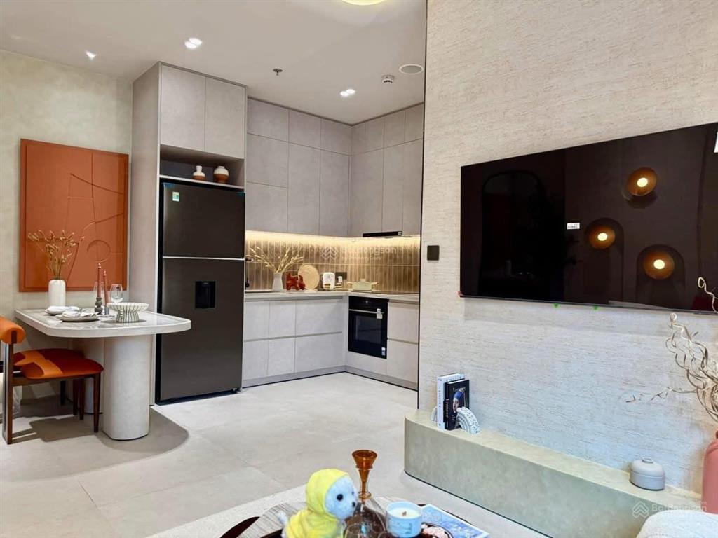 Chính chủ cần bán căn 1pn 52m2 tháp a5 tầng cao  view nội hồ bơi.  0937 799 ***