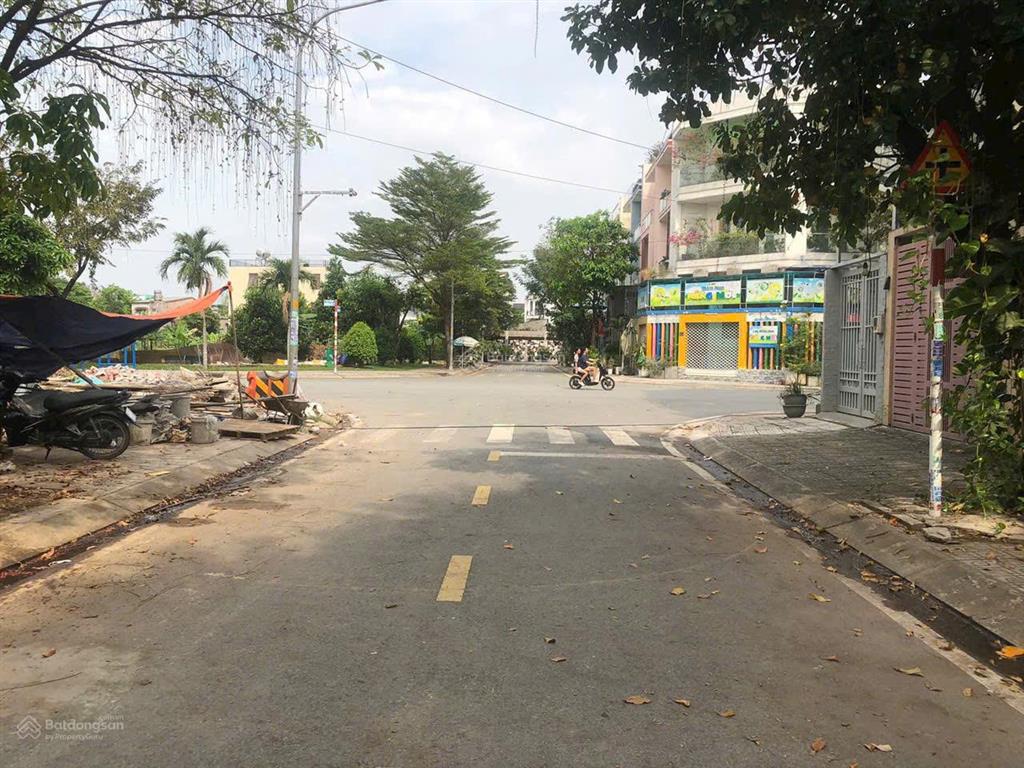 Bán đất đường số 12 kdc savico đối điện chung cư sunview town dt 139 m2 giá 11,6 tỷ  0932,683,991