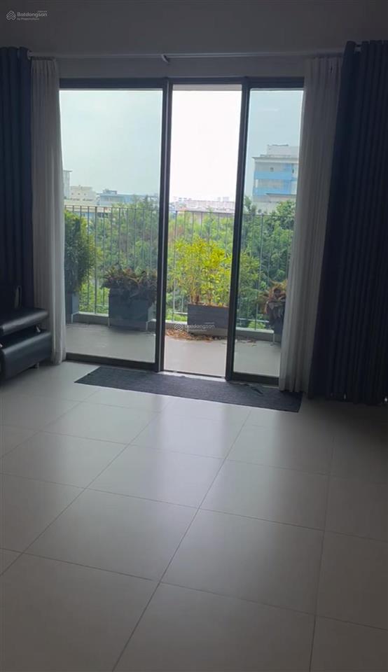 Cắt lỗ west gate 3pn  full nội thất  4.65 tỷ  vào ở ngay sổ hồng trao tay.