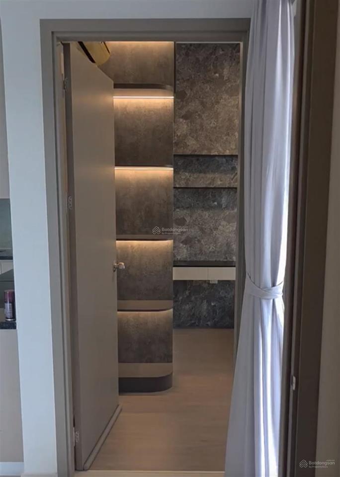 Cắt lỗ west gate 3pn  full nội thất  4.65 tỷ  vào ở ngay sổ hồng trao tay.