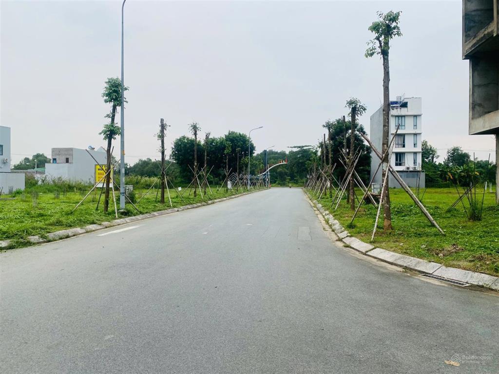 Cho con trai du học, bán nền 6mx20m, lô mặt tiền, giá 41tr bao hết, ở ngay sổ hồng 0909 719 ***