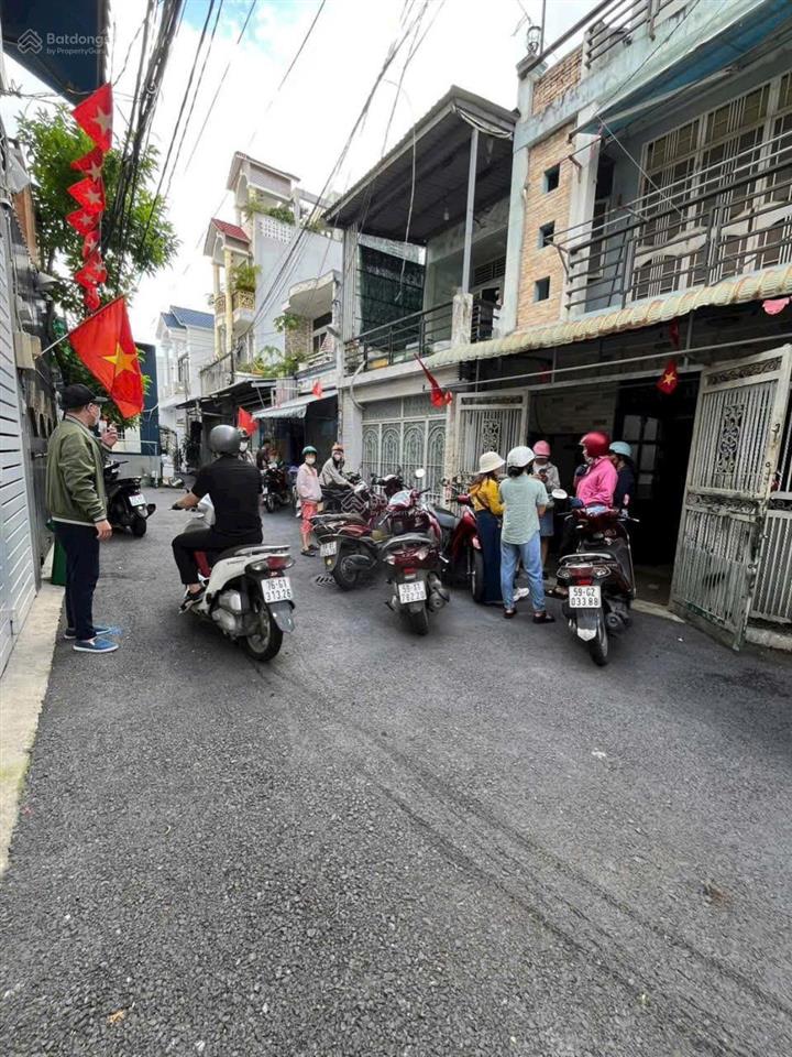 Nhà 1 trệt 2 lầu hẻm xe hơi đường hồ bá phấn. pla . q9. hcm. giá 4,7ty