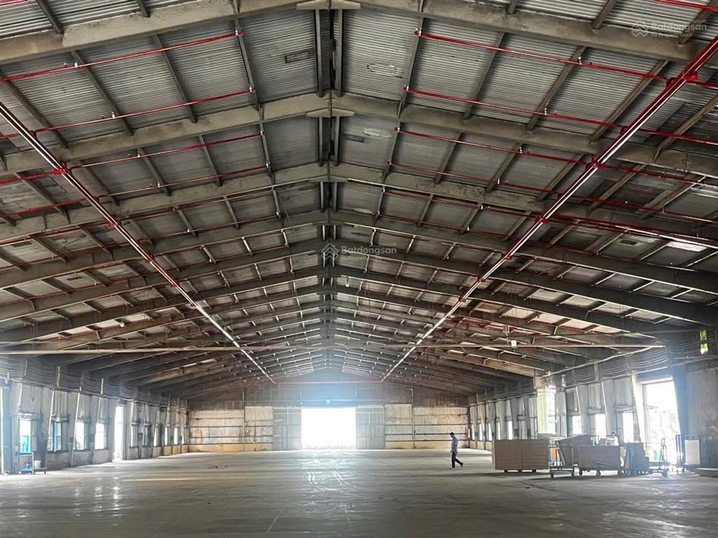 Cho thuê kho (như hình) dt3600m2 đường xe contenter giấy tờ đầy đủ có xuất vat giá80k/m