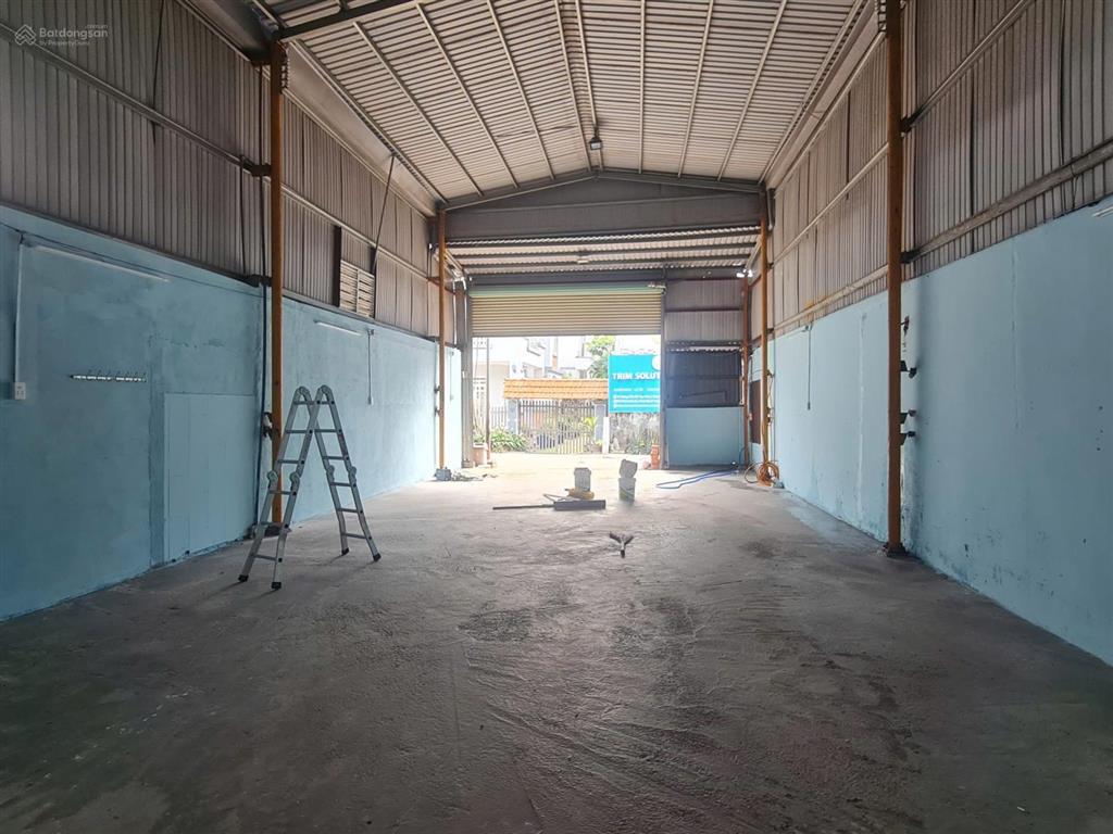 Cho thuê kho  xưởng dt 120m2 đường nhựa 5m.
đc gần công ty tân hiệp phát. vĩnh phú thuận an