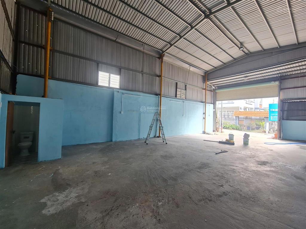 Cho thuê kho  xưởng dt 120m2 đường nhựa 5m.
đc gần công ty tân hiệp phát. vĩnh phú thuận an