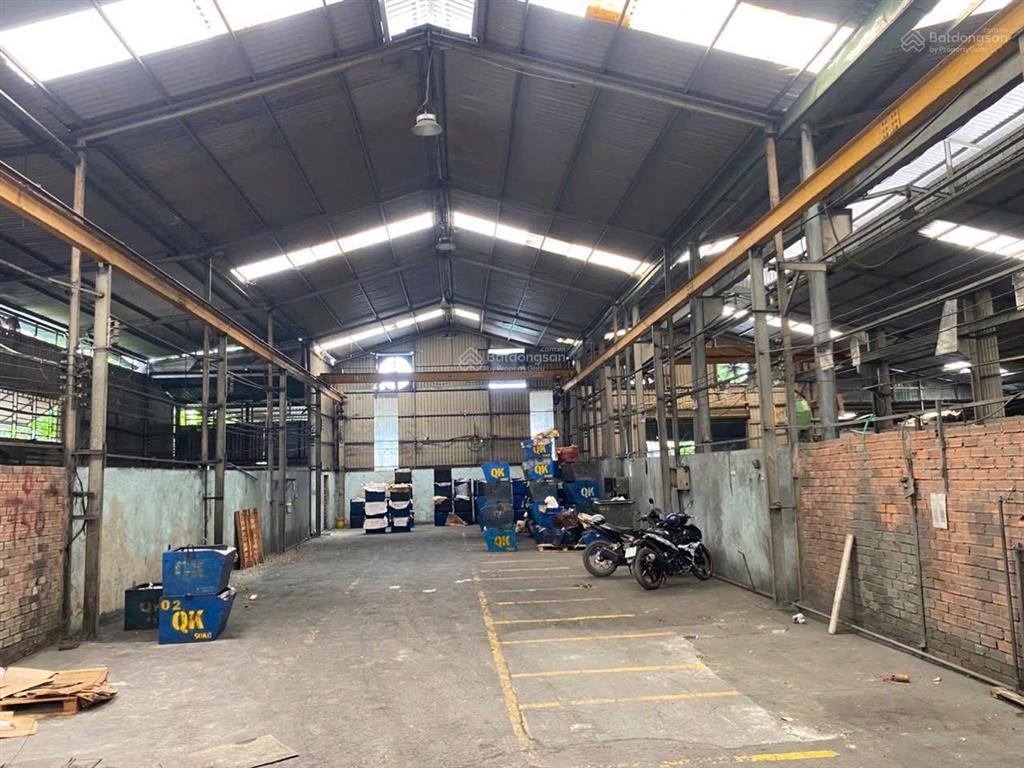 Cho thuê kho xưởng (như hình)
dt 300m²
đường xe container  điện 3 pha
đc ql13. gần