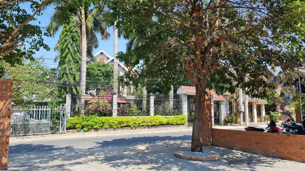 Bán lô đất (như hình)
dt8x39m=310m2
đường nhựa rộng 8m+ vĩa hè 2m
khu dân cư đông