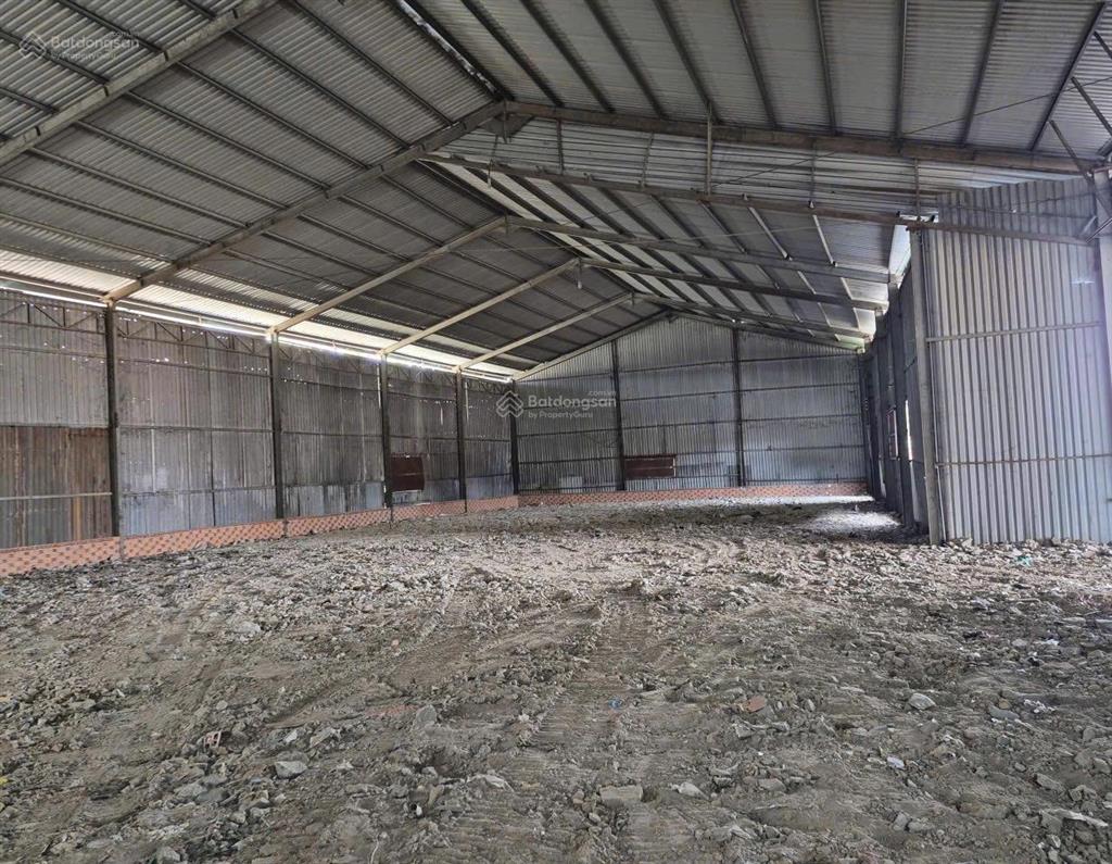 Cho thuê khoxưởng (đang sửa chữa)
dt650m2 đường xe contenter 24h
có xuất vat
đc đường ql13 vĩn