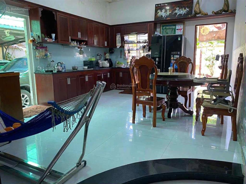Cho thuê biệt thựp.vĩnh phú!
dt400m2 có 5 phòng ngủ5 wc
có nội thất đường nhựa rộng 10m
hợp đồ