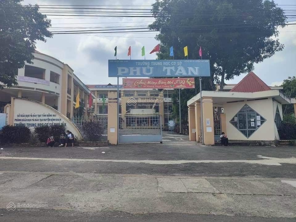 Mình chính chủ bán đất mặt tiền đường bê tông ngay chợ
