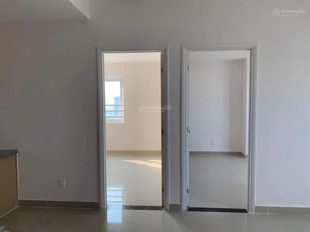 Chính chủ cho thuê căn góc lầu 10 63m giá 7tr nhà trống  có nội thất 8tr