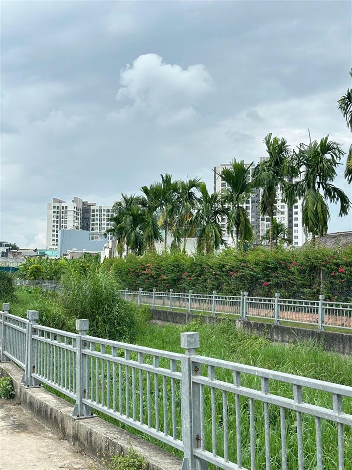 Đất thổ cư mặt tiền rạch đường thạnh xuân 21 phường thạnh xuân q12, dt 114m2 (4x28,5) đường 6m
