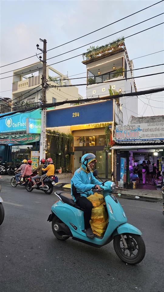 Bán nhà mặt phố 11ti560, 63m2 ở phan văn trị, p11, q. bình thạnh, hcm giá tốt. 6pn